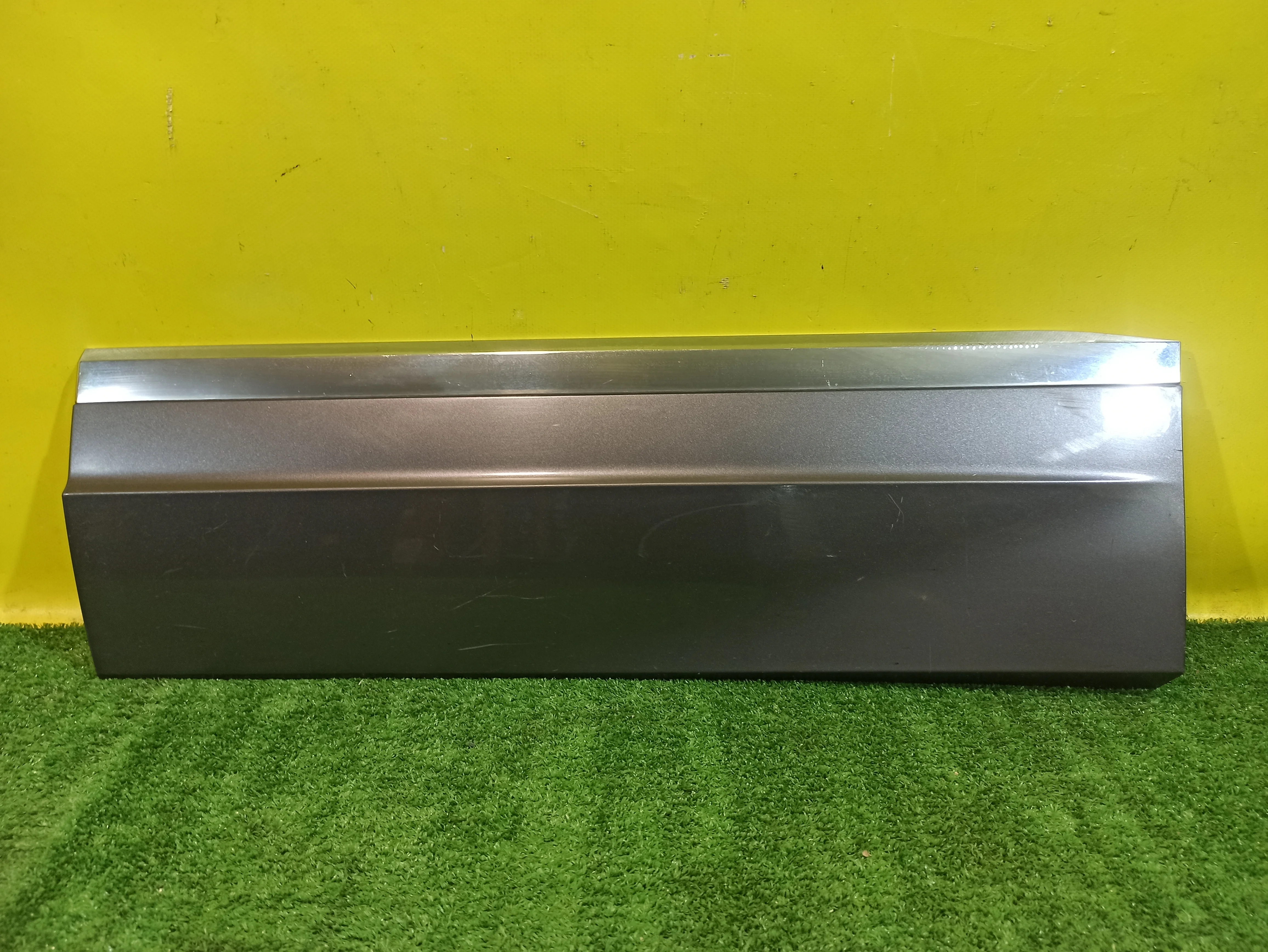 Накладка двери задней левой  Volkswagen  Touareg CR 2018 760854949F 33029