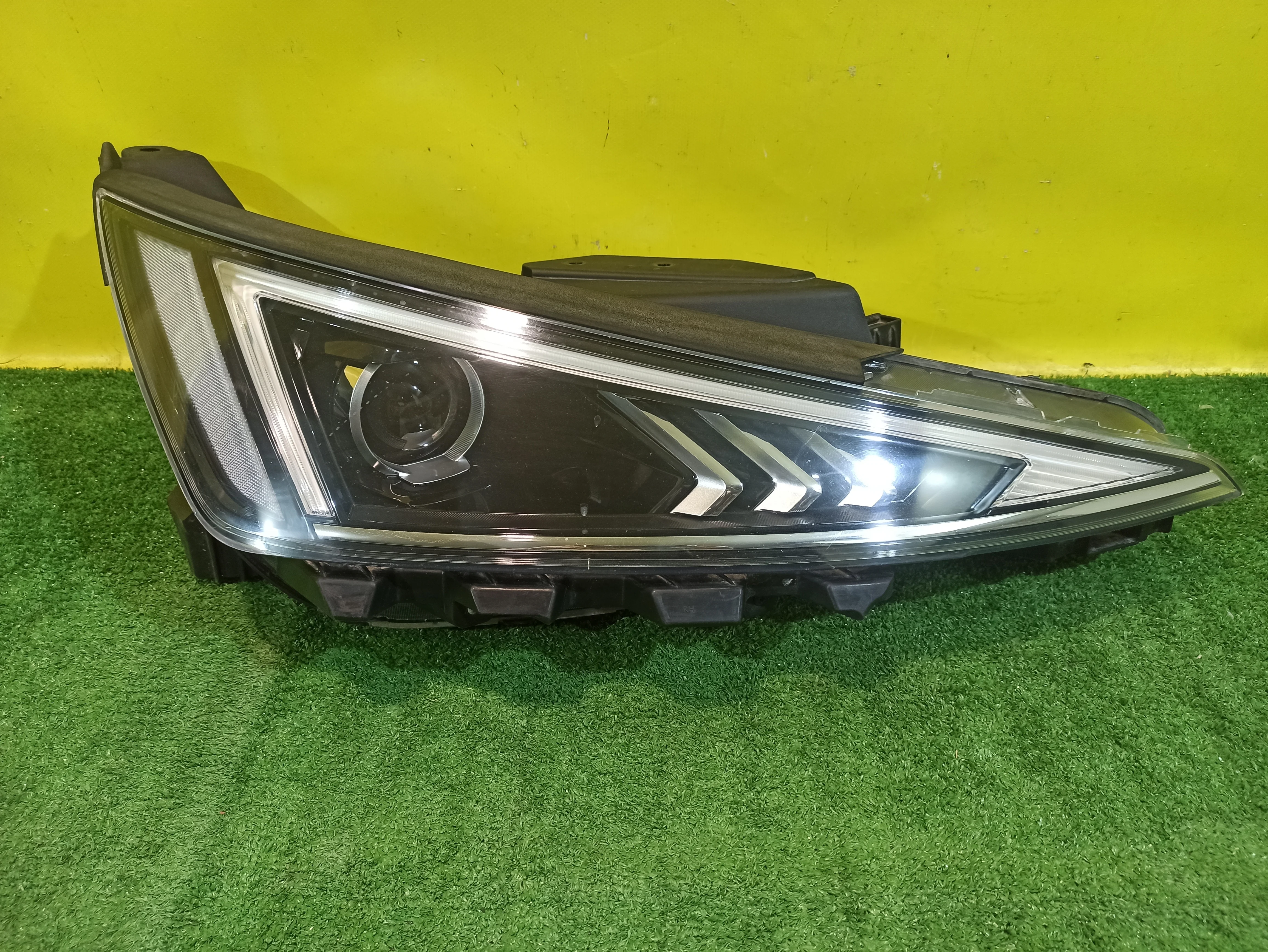 Фара правая LED  Hyundai Elantra (AD) 2018 92102F2600 33080