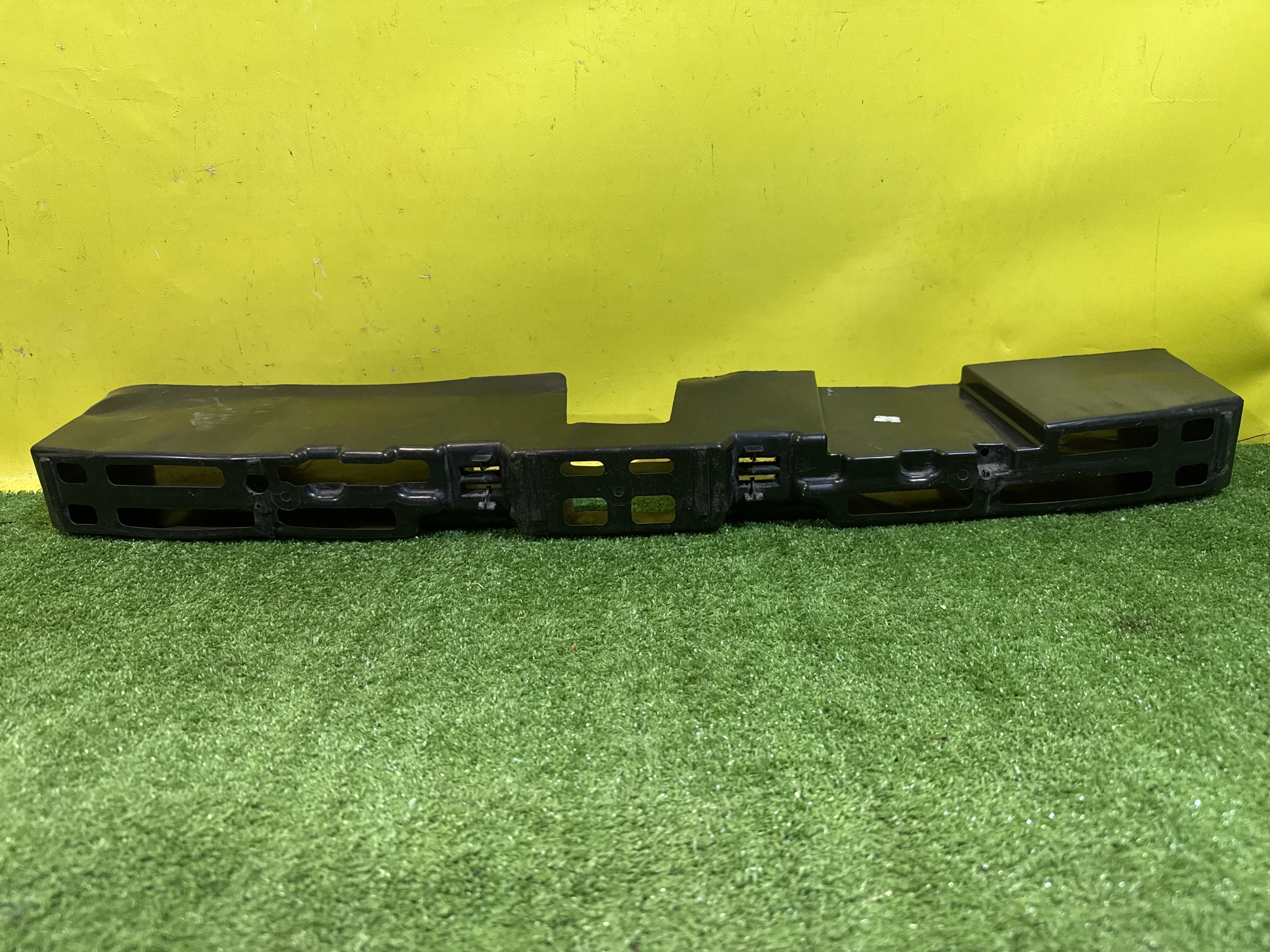 Наполнитель переднего бампера  Renault Kaptur 2016  620900726R 33153