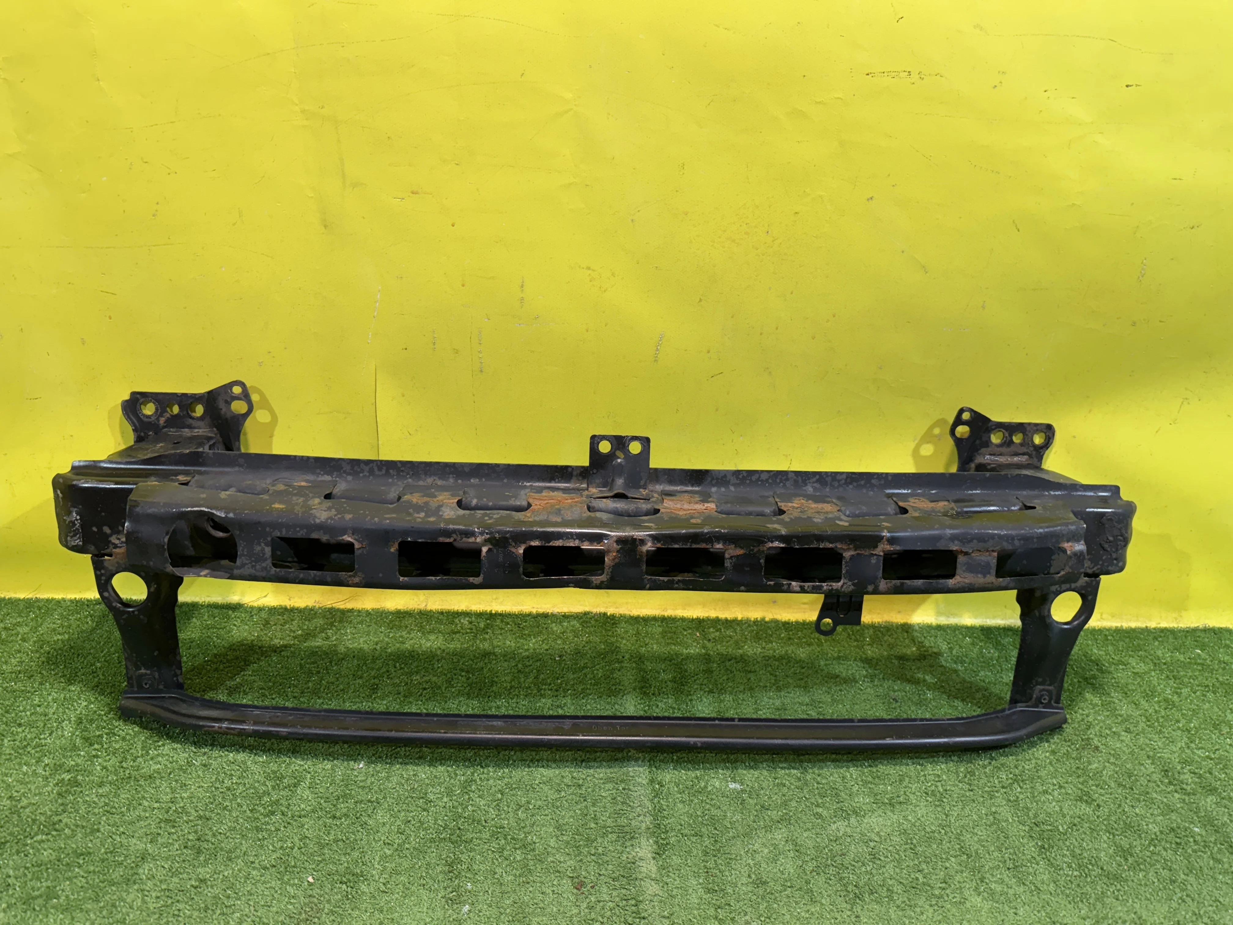 Усилитель переднего бампера  Volkswagen  Golf VI 2008 5K0807109M 33463