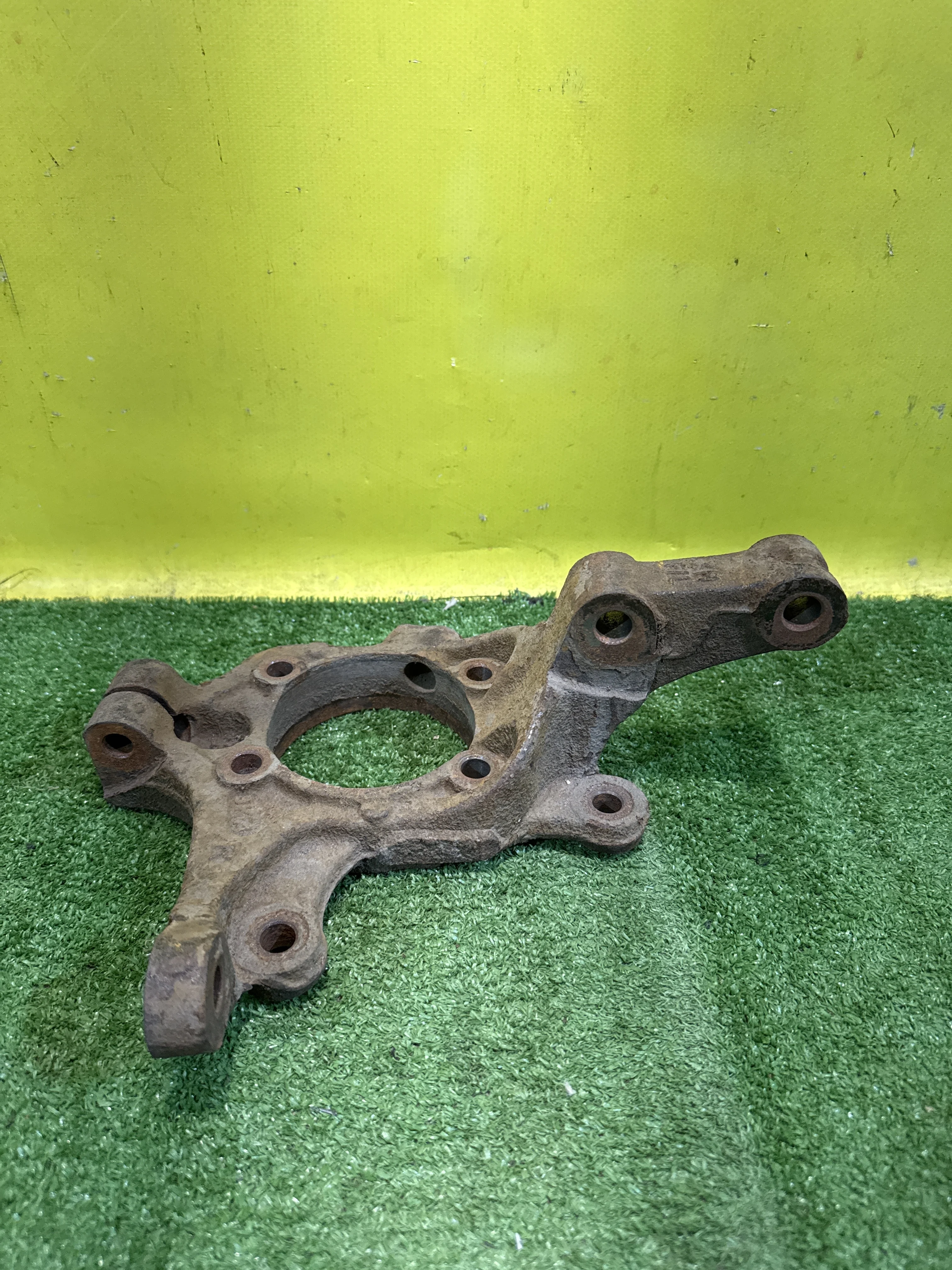 Кулак поворотный передний правый  Kia Sorento 2 XM 2009 517162P500 33602