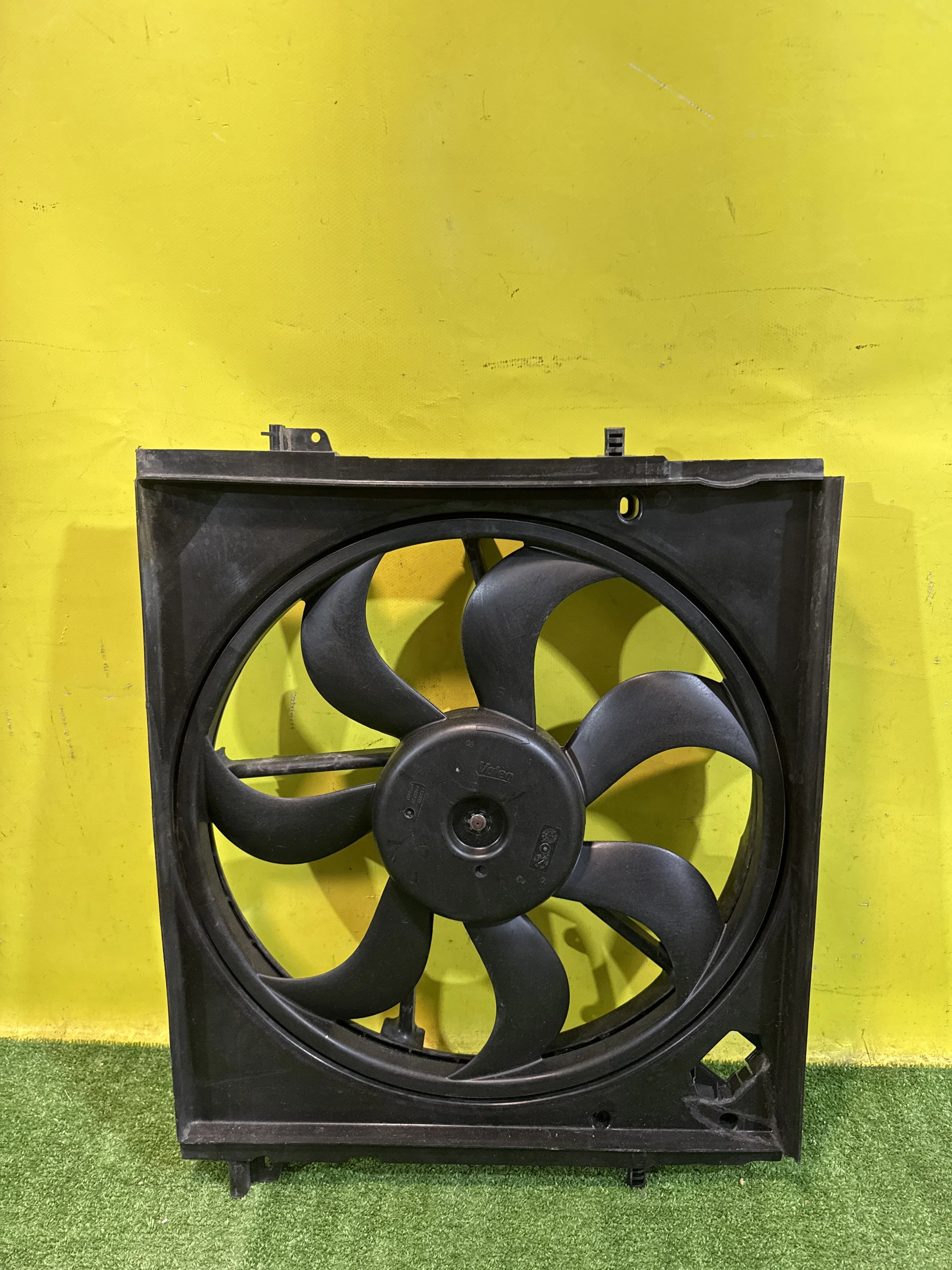 Диффузор с вентилятором в сборе  Nissan Qashqai (J11) 2014 21481BM90B 33653