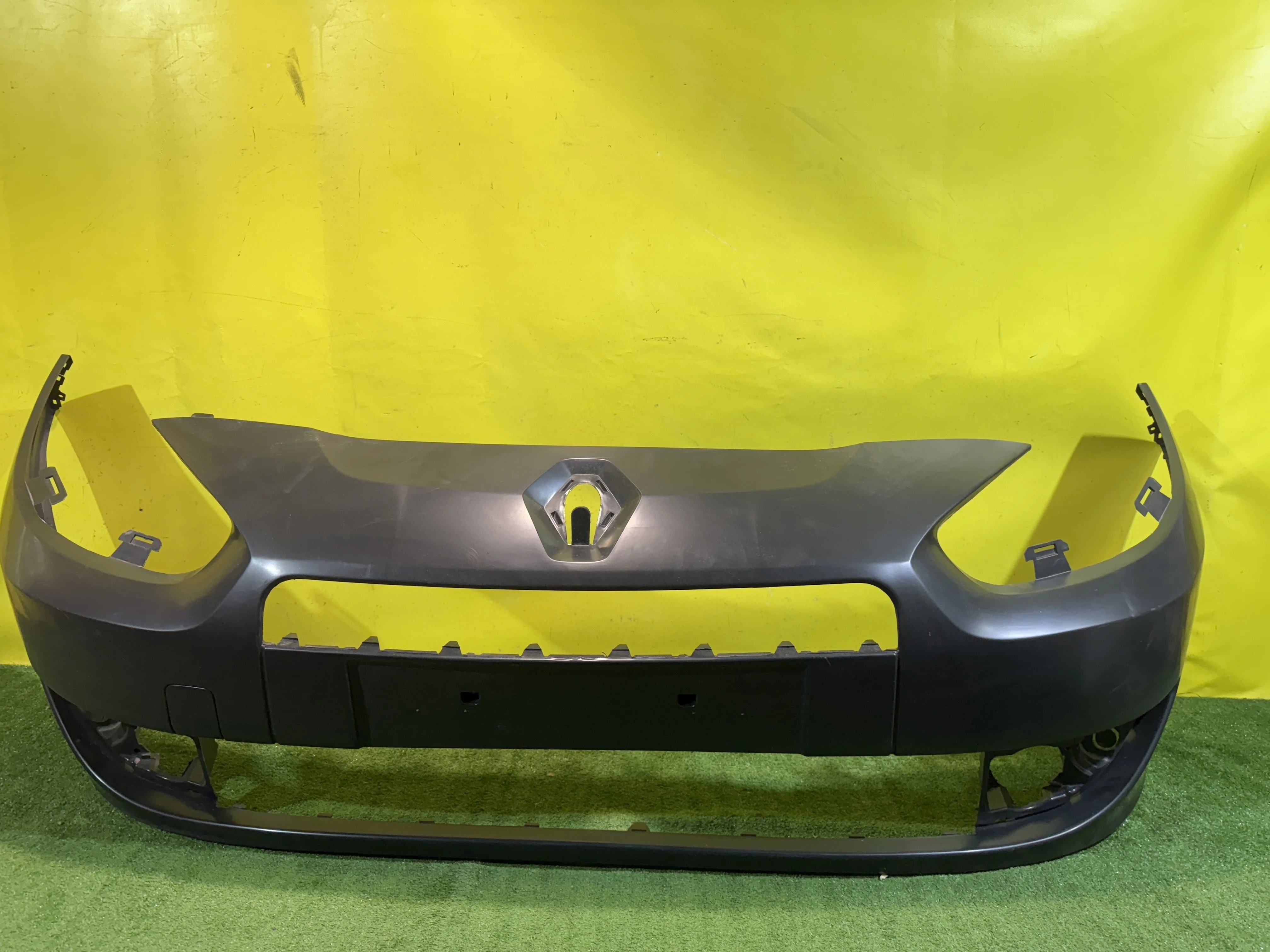 Бампер передний Renault Fluence 2009 620224834R 33655