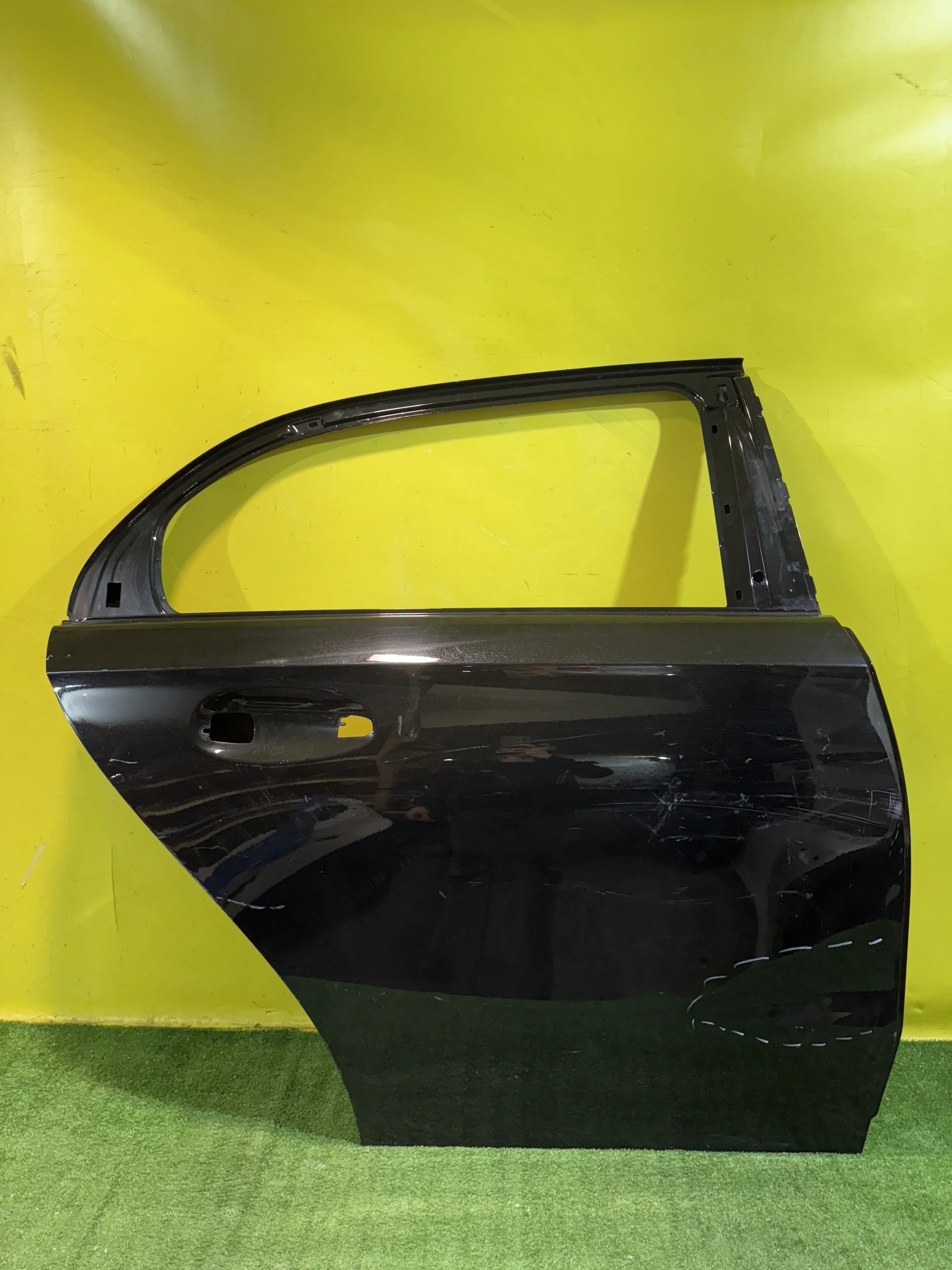 Дверь задняя правая  MERСEDES BENZ A-Class (W177) 2018 A1777301400 33820