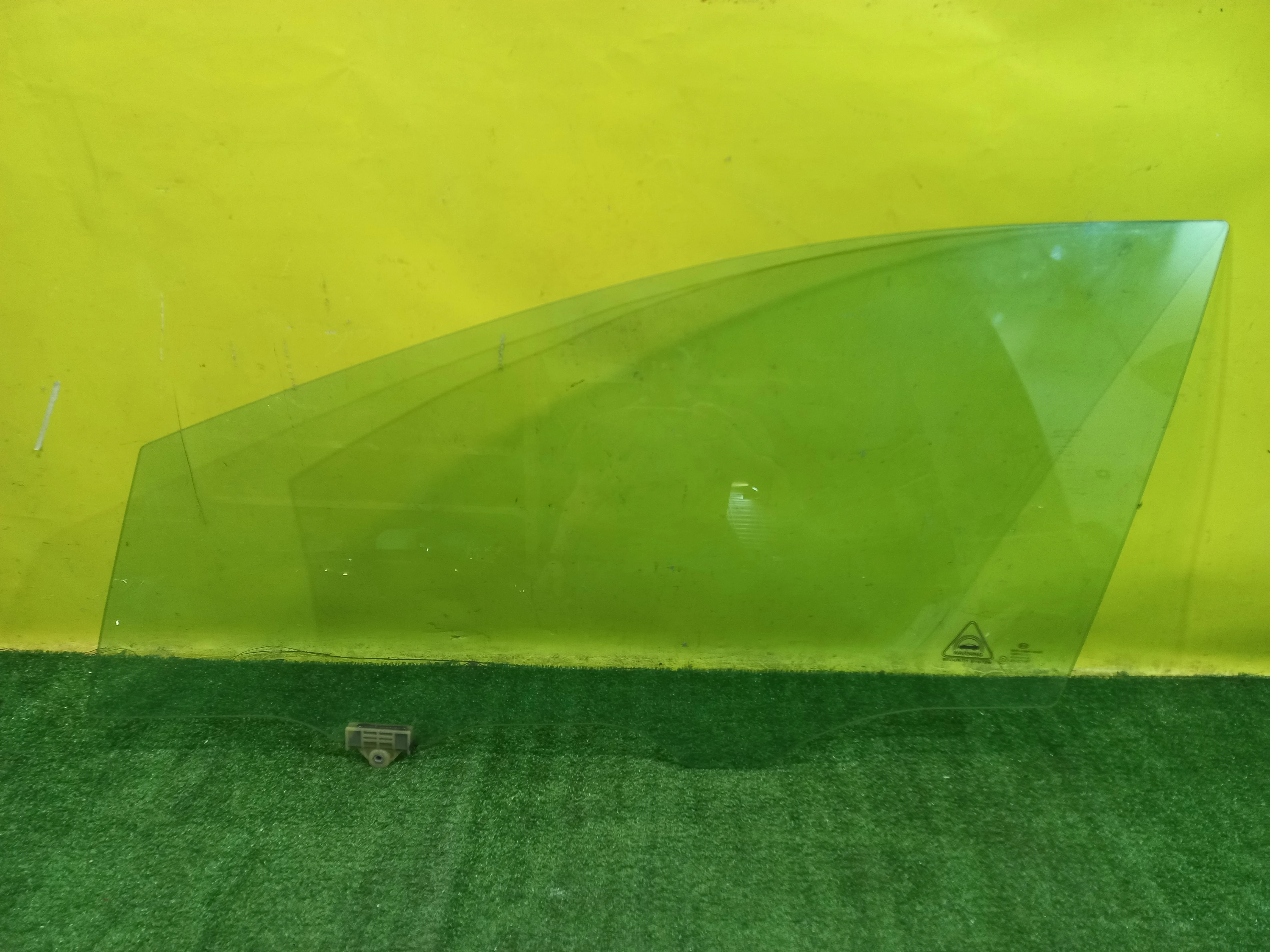 Стекло двери передней левой  Kia Ceed 2 JD 2012 82410A2000 33999