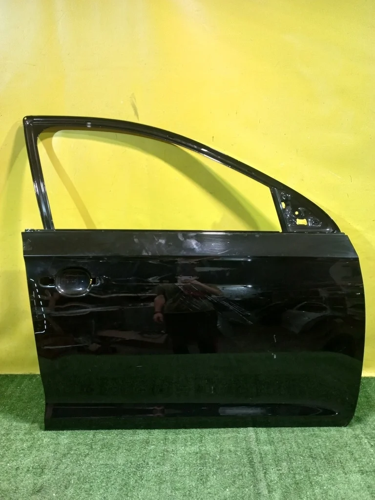 Дверь передняя правая  Skoda  Rapid 2013 5JA831052C 34284