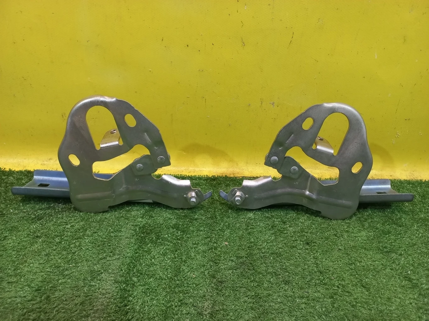 Петли капота  Audi Q7 (4M) 2015 4M0823302 34860