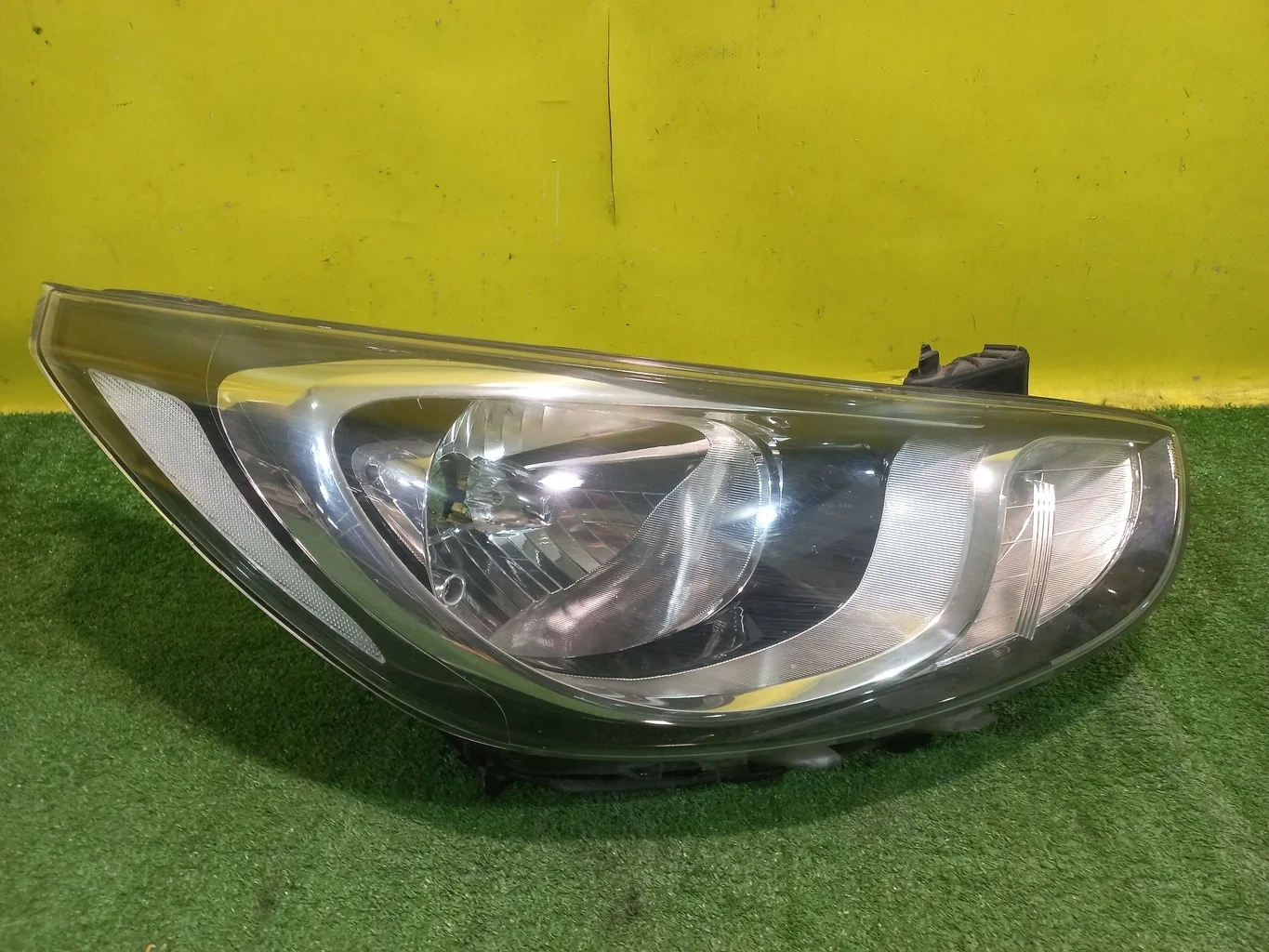 Фара правая Hyundai Solaris 2010 921024L000 35366
