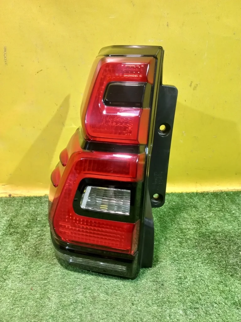 Фонарь задний левый  Toyota Land Cruiser Prado 150 2017  8156160C30 35620