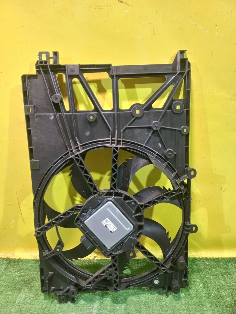 Диффузор с вентилятором в сборе  Toyota Camry V70 2017 1636031500 35666