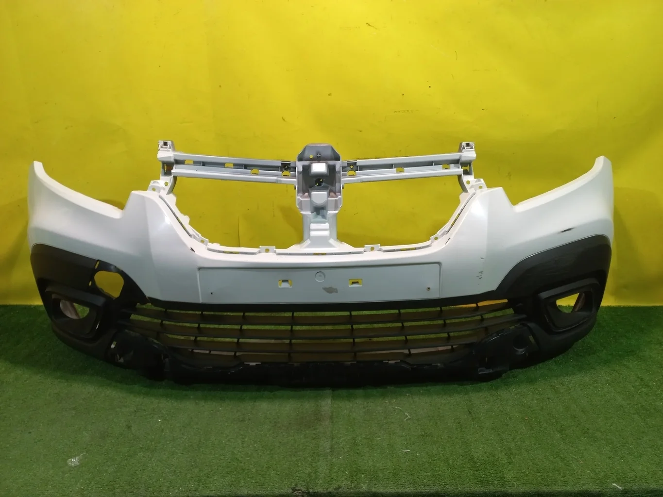 Бампер передний  Renault Sandero Stepway 2018 620220494R 35739