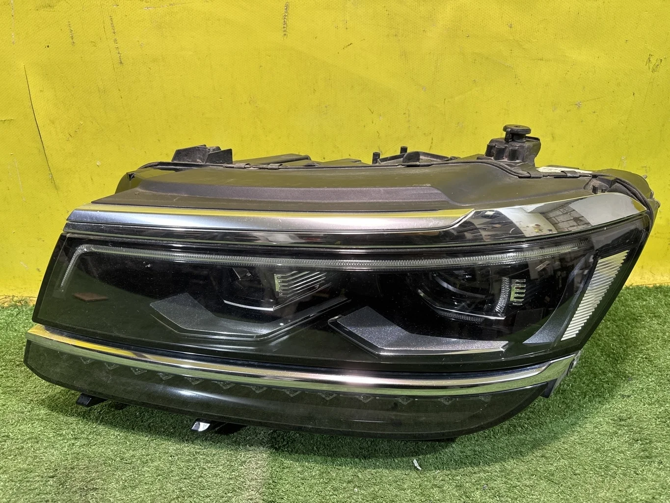 Фара левая LED  Volkswagen  Tiguan Mk2 2016 5NB941081A 40097