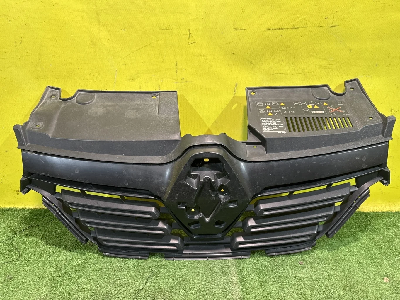 Решетка радиатора  Renault Logan II 2018 623105887R 40140