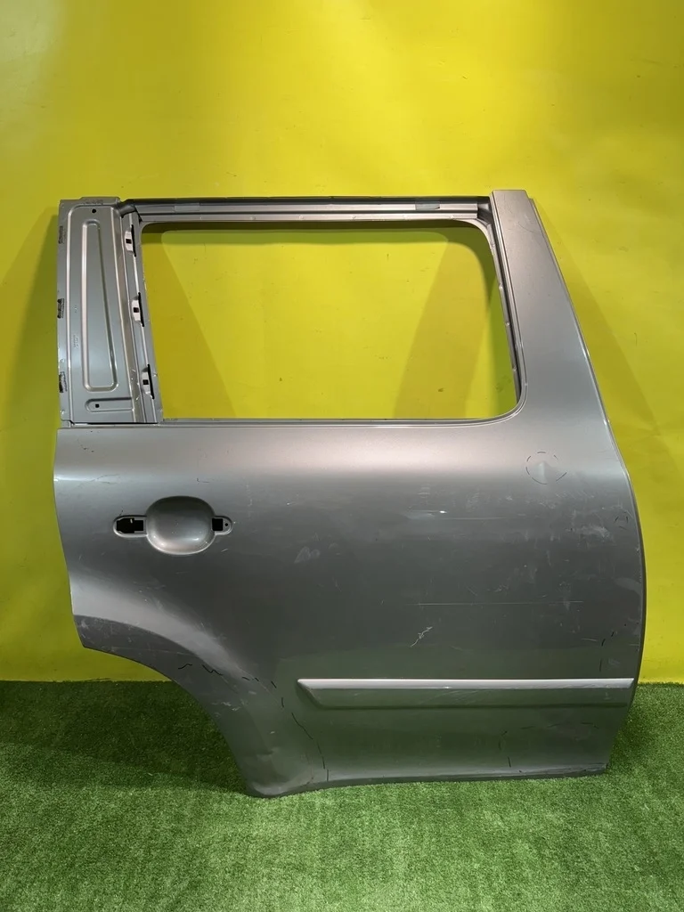 Дверь задняя правая  Skoda  Yeti 2009 5L0833056 40588