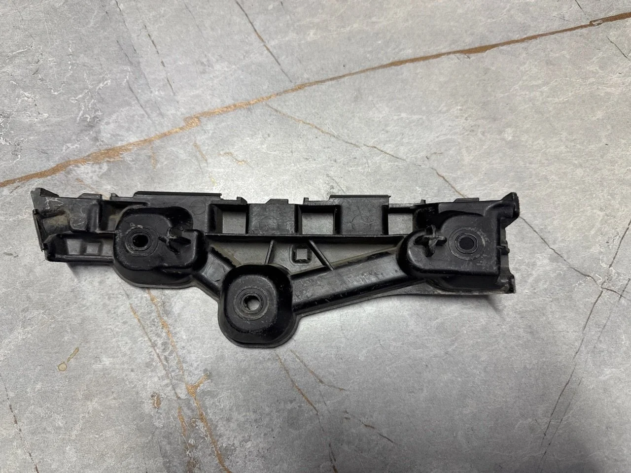 Кронштейн бампера Renault Logan 2 2017 622233582R, передний левый