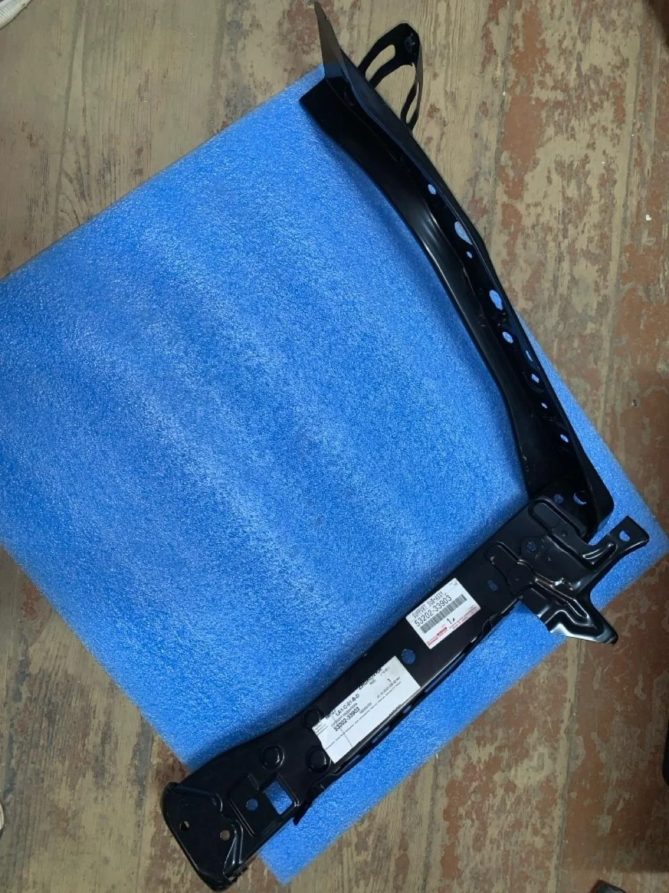 Суппорт радиатора Toyota Camry 5320233903 XV70, передний правый