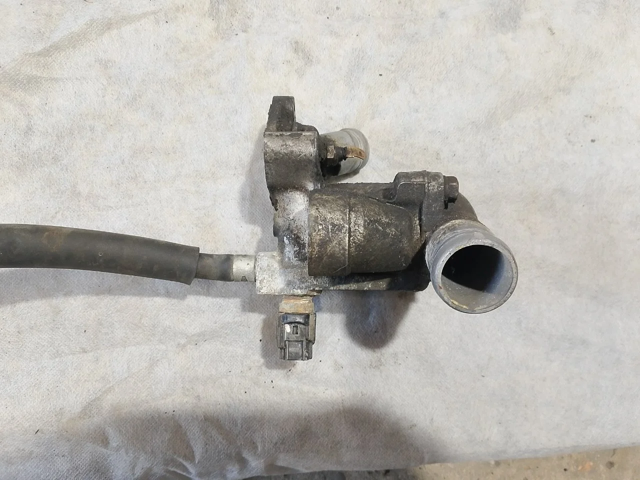 Корпус термостата Mitsubishi Lancer 2009 MD358257