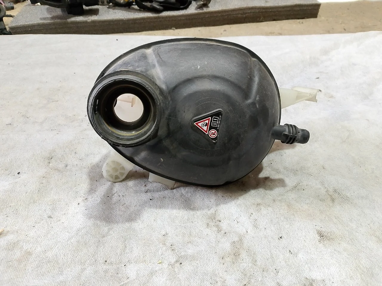 Бачок расширительный Mercedes C 2016 A2055000049