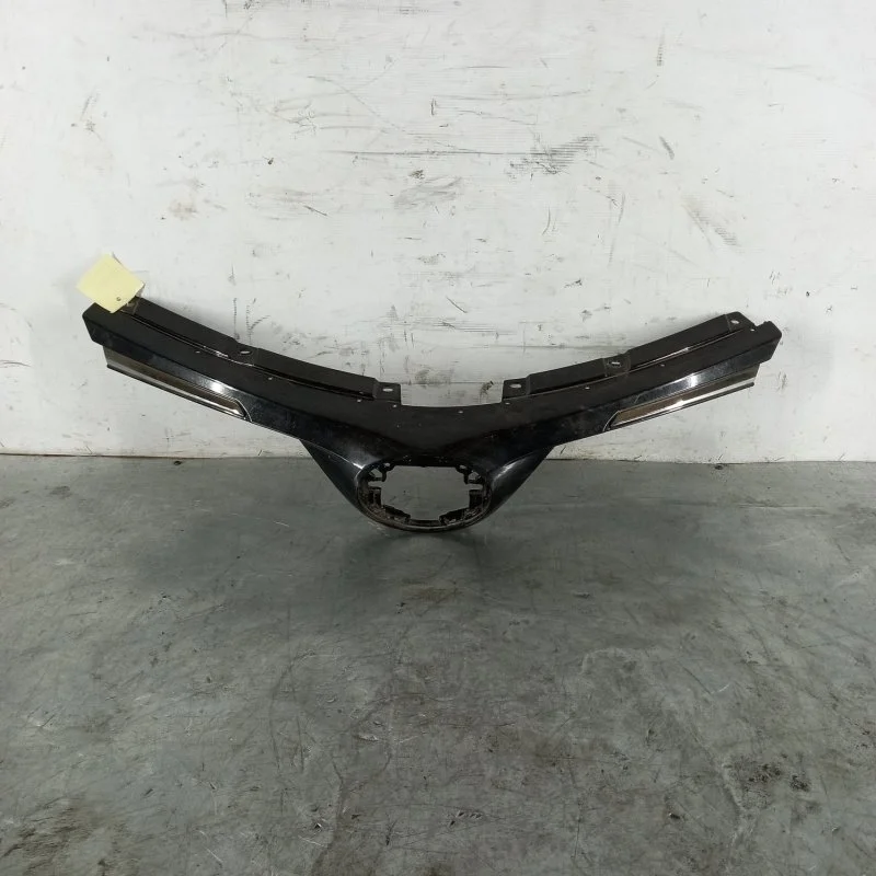 Решетка радиатора Toyota RAV4 2013-2018 40