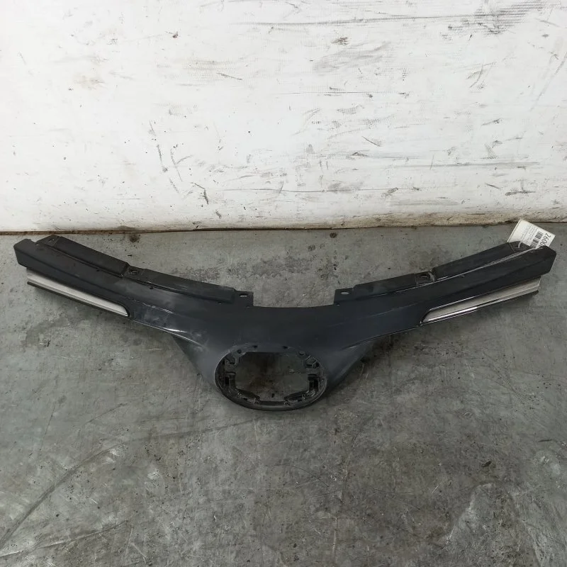 Решетка радиатора Toyota RAV4 2013-2015 40