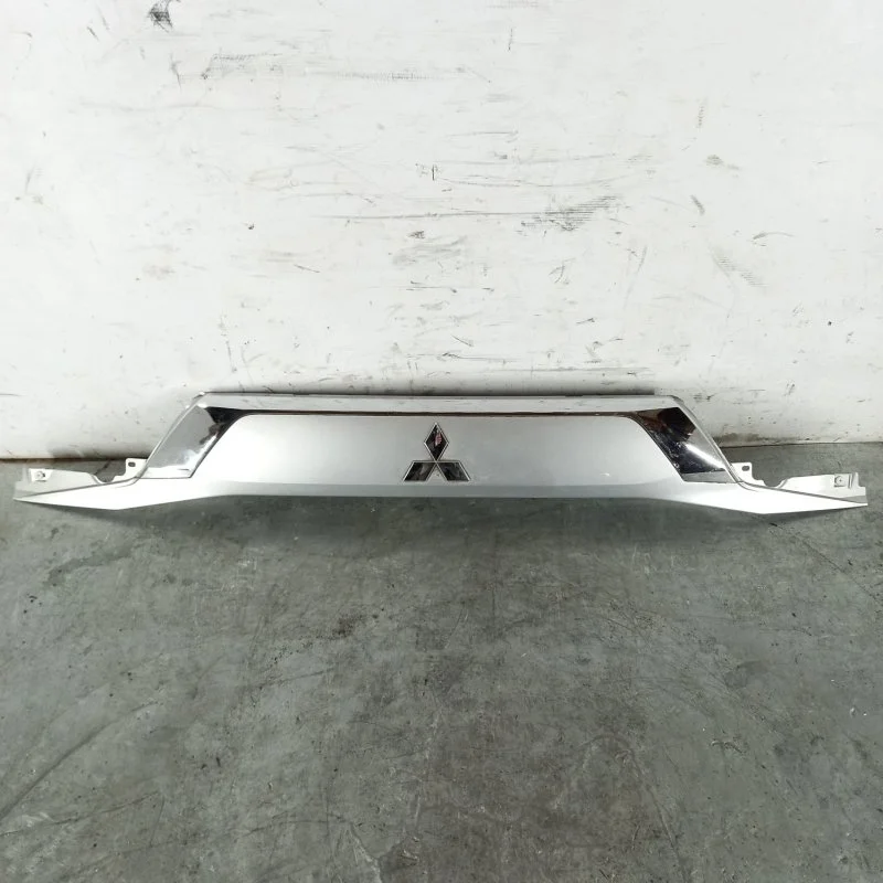 Накладка крышки багажника Mitsubishi Outlander 3 2015-2021