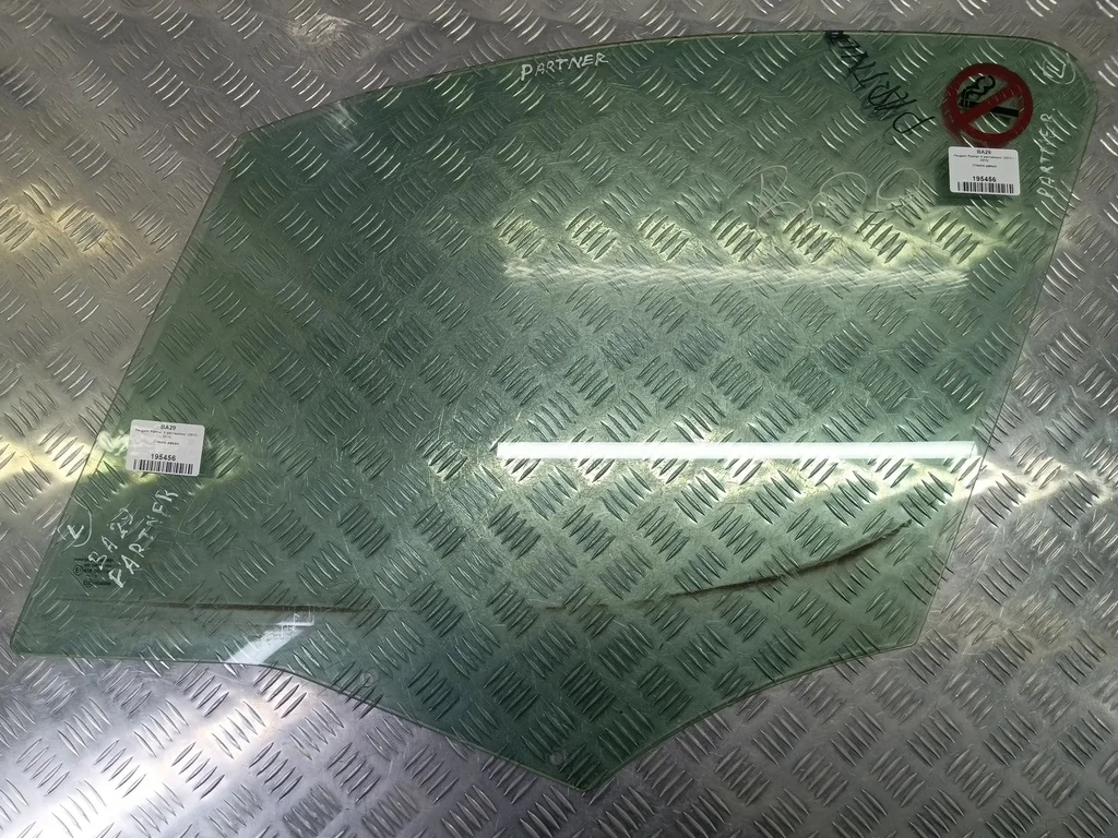 Стекло двери передней левое Peugeot Partner II ре