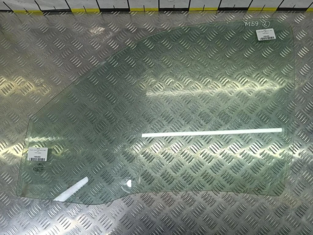 Стекло двери передней левое Peugeot Partner I рес