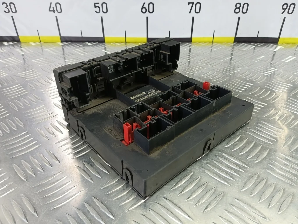 Блок предохранителей Volkswagen Caddy III (2004—2