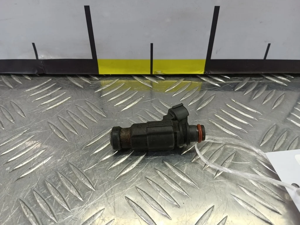 Форсунка топливная MITSUBISHI CARISMA I рестайлин