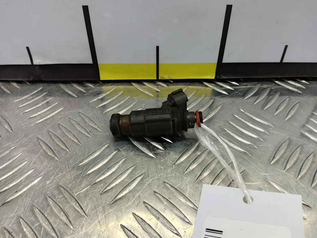 Форсунка топливная MITSUBISHI CARISMA I рестайлин