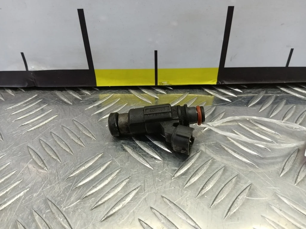 Форсунка топливная MITSUBISHI CARISMA I рестайлин