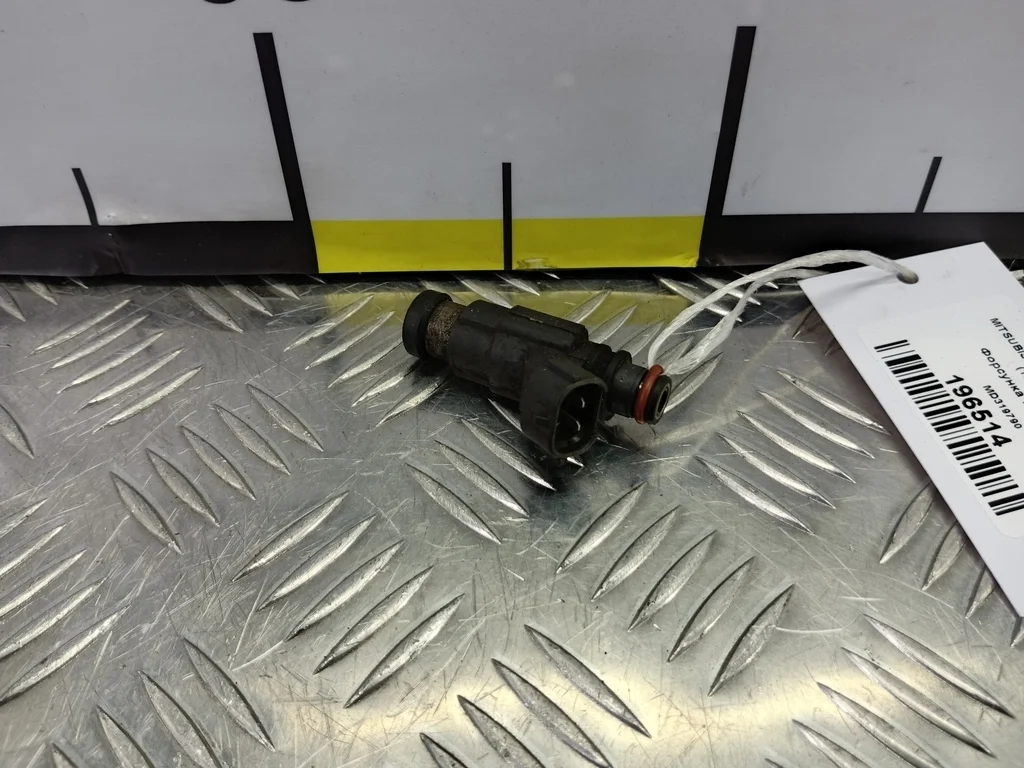 Форсунка топливная MITSUBISHI CARISMA I рестайлин