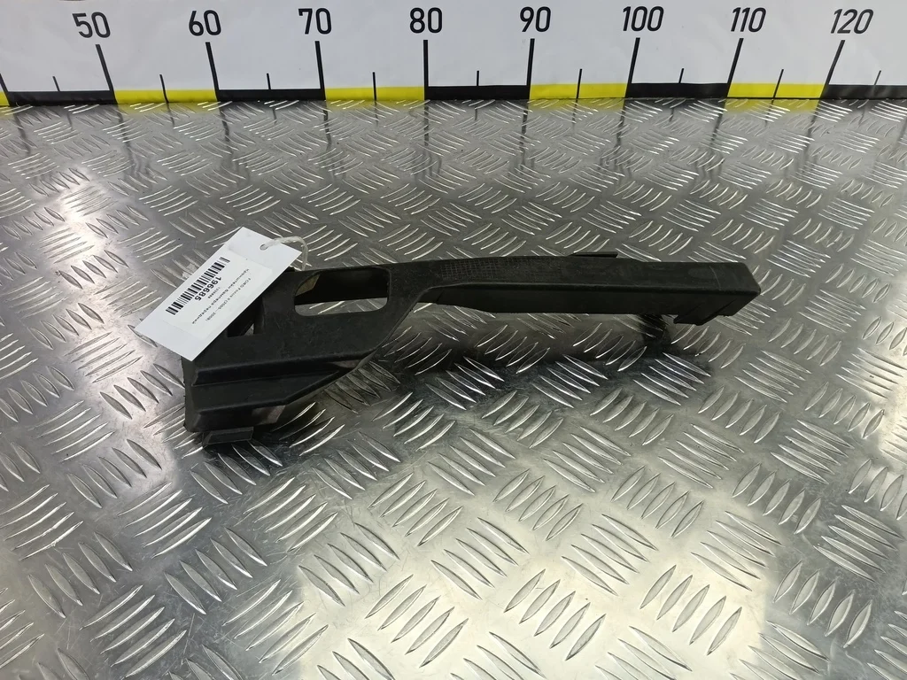 Кронштейн бампера передний FORD Focus II (2005—20