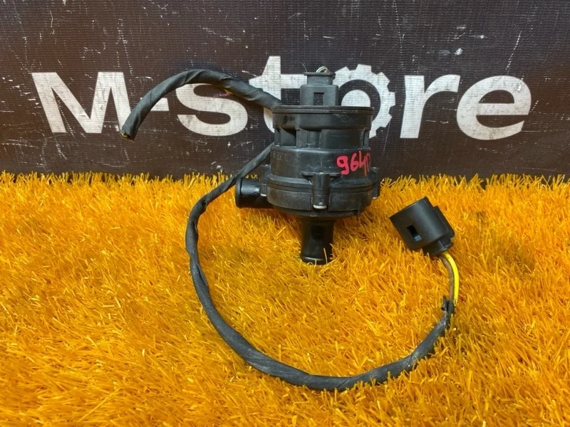 Помпа дополнительная Mercedes-Benz C-Class 2014 A2118350364 W205 274.920