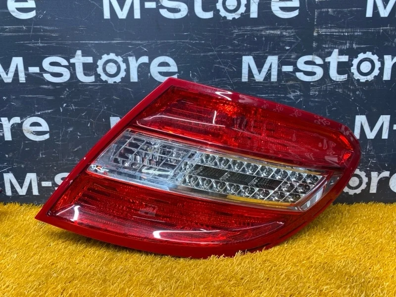 Фонарь задний Mercedes-Benz C-Class 2010 A2048202064 W204 271.860, правый
