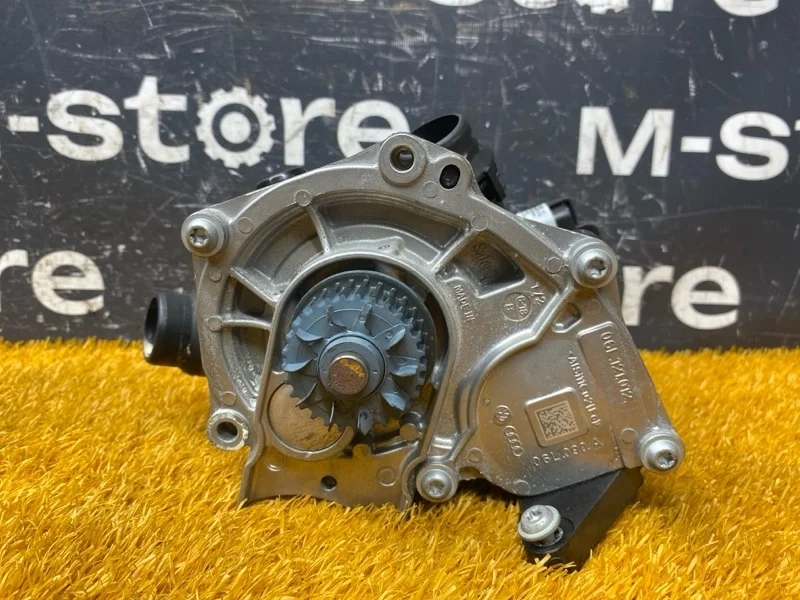 Помпа Audi Q5 2013 06L121111P 8R CNCD