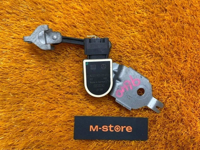 Датчик высоты дорожного просвета Mercedes-Benz C-Class 2014 A2229050503 W205 274.920, передний левый