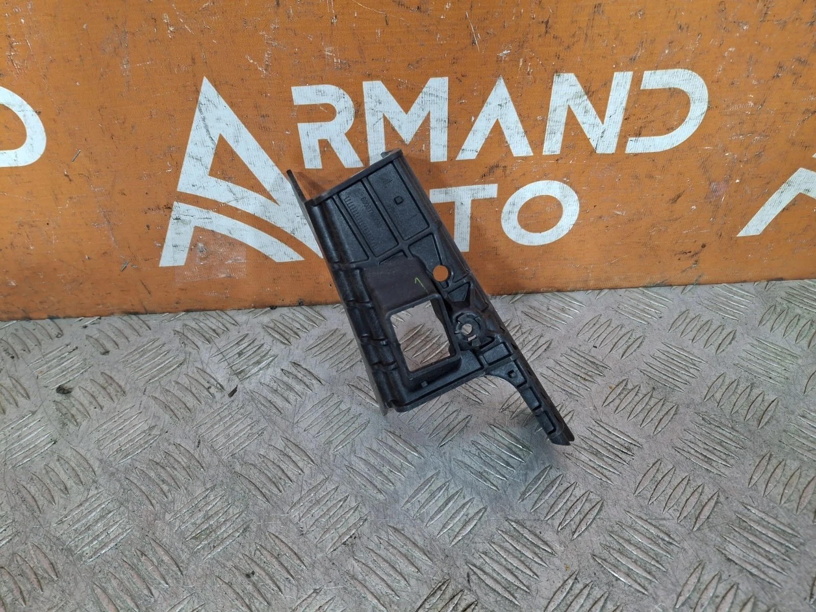 Кронштейн фонаря внутреннего Mercedes GLS-Class 2019-нв X167