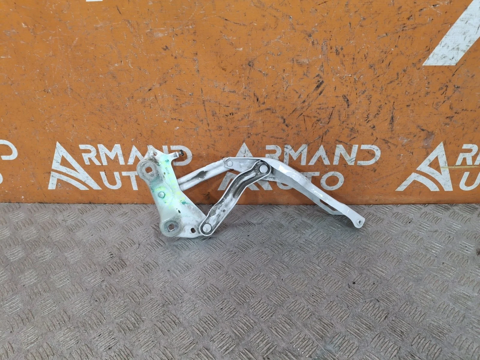 Петля капота Skoda Kodiaq 2016-нв