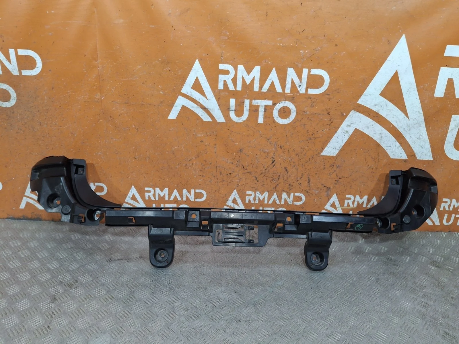 Кронштейн бампера центральный BMW X1 2009-2015 E84