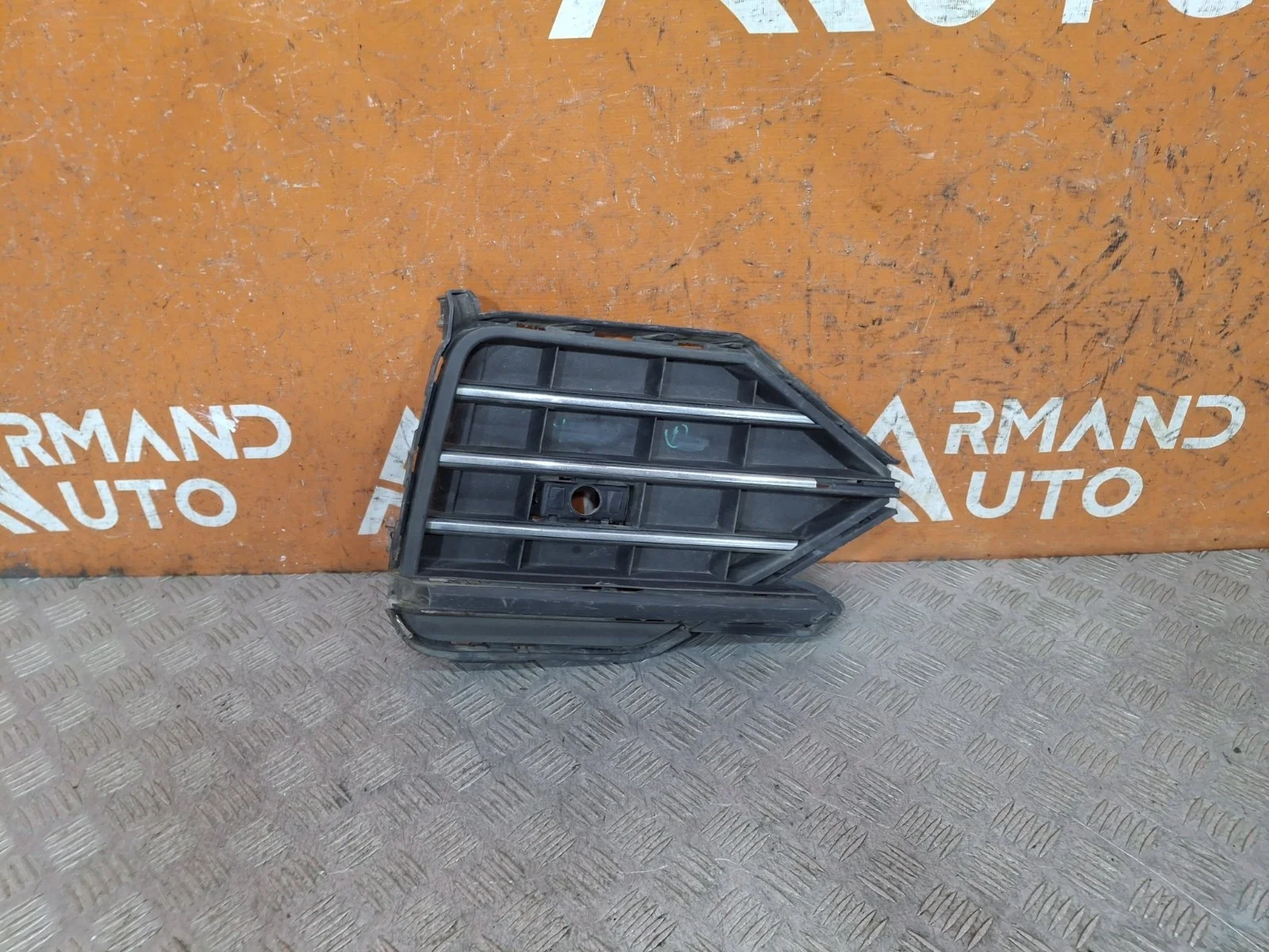 Решетка бампера Volkswagen Touareg 2018-нв 3