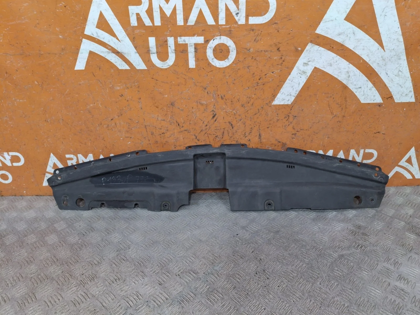 Кожух замка капота Hyundai Solaris 2014-2017