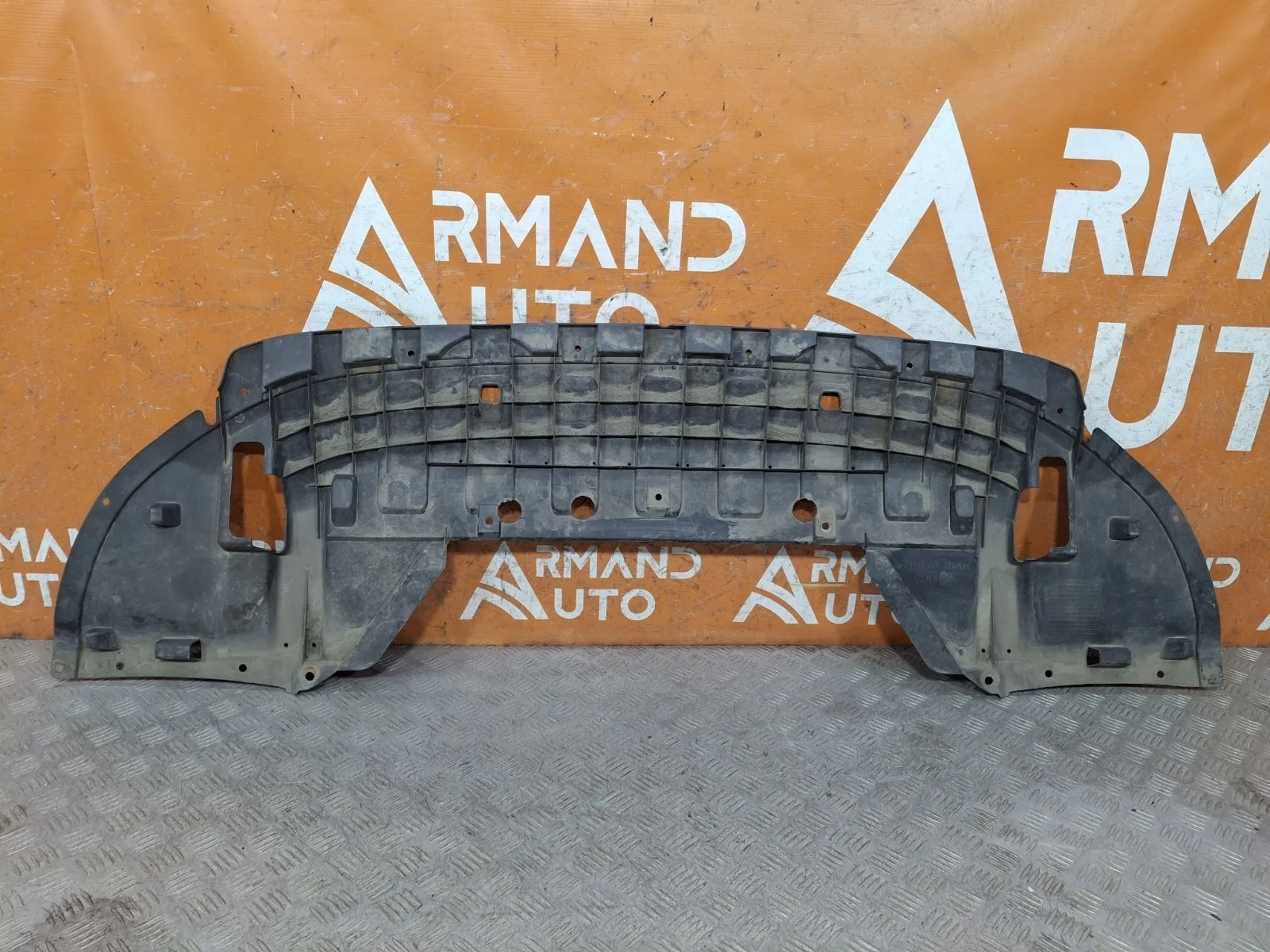 Пыльник бампера Mitsubishi Outlander 2012-нв 3