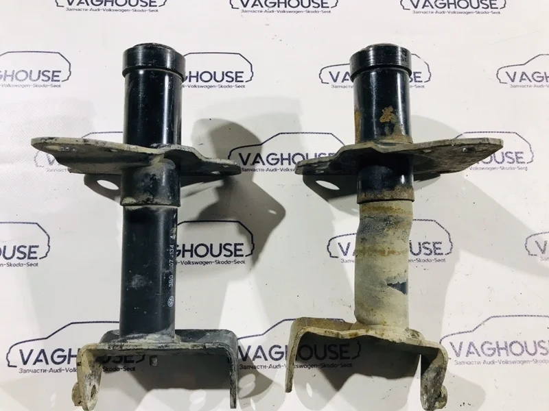 Крепление усилителя бампера переднее Volkswagen