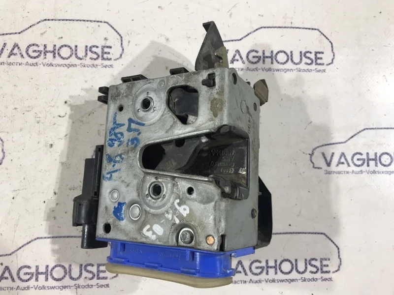 Замок двери задний правый Audi A8 D2 2002