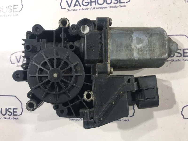 Мотор стеклоподъемника задний левый Audi A6 C5 4B