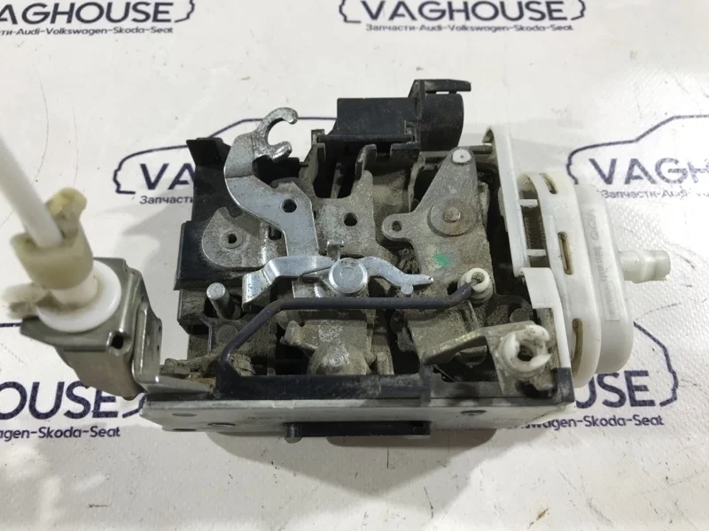 Замок двери передний правый Audi S8 D2 4D 4.2 2000