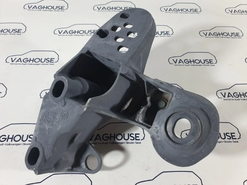 Кронштейн двигателя левый Volkswagen Passat B5 3B3