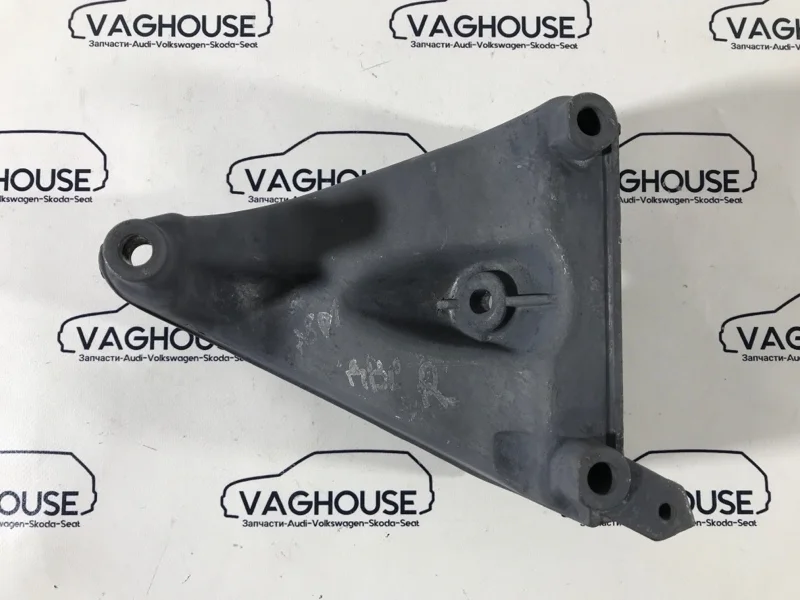 Кронштейн двигателя правый Audi A8 D2 3.7 2002