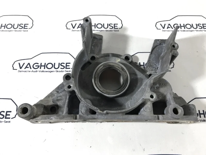 Крышка двигателя задняя Volkswagen Golf MK4 1.6